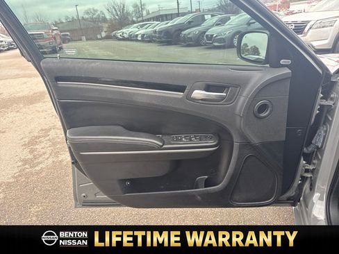 Used 2019 Chrysler 300 S image 11