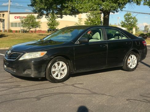 Used 2011 Toyota Camry LE w/ LE Extra-Value Pkg FWD image 3