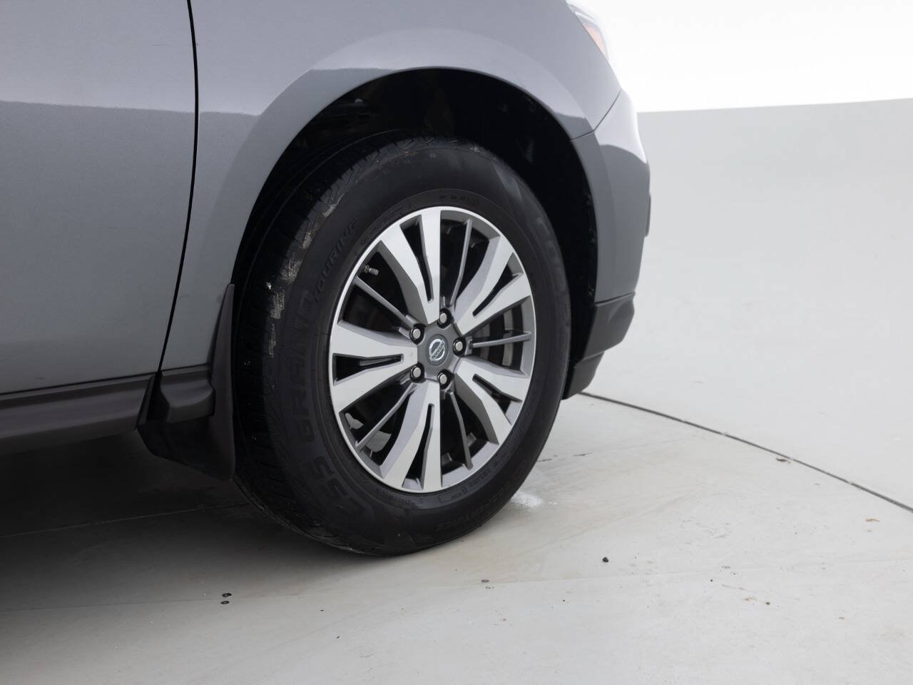 Used 2018 Nissan Pathfinder S AWD/4WD image 18