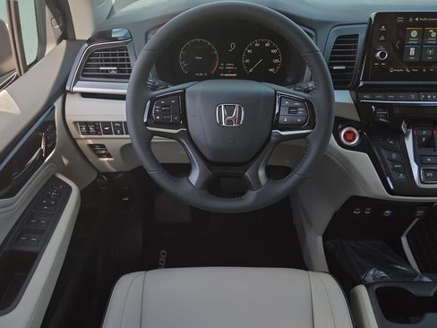 New 2026 Honda Odyssey Touring image 13