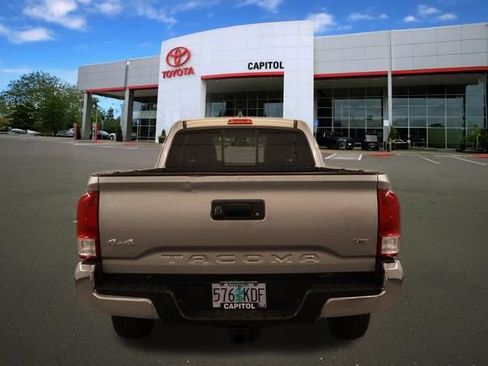 Used 2017 Toyota Tacoma SR5 w/ Tow Package AWD/4WD image 4