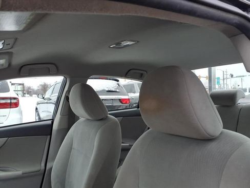 Used 2012 Toyota Corolla LE FWD image 17