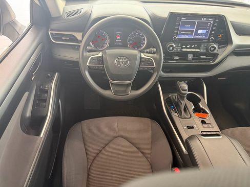 Used 2022 Toyota Highlander L FWD image 13