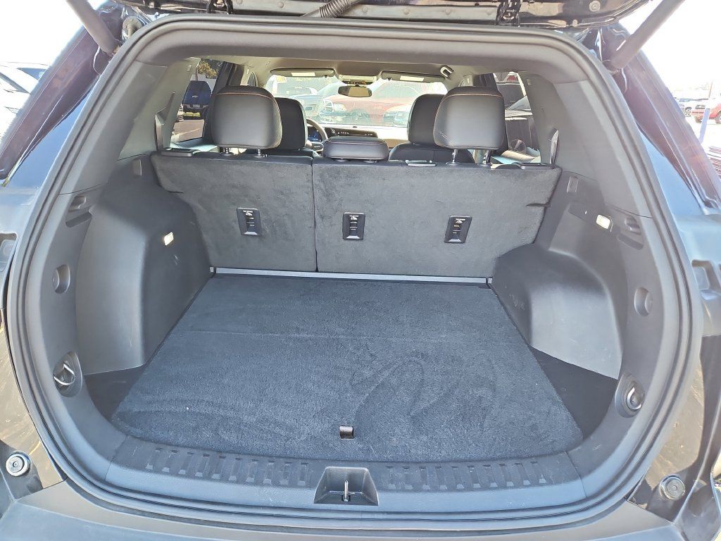 Used 2025 Chevrolet Equinox ACTIV FWD image 11