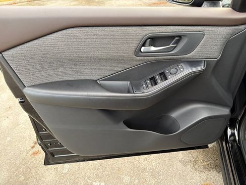 Used 2022 Nissan Rogue SV image 17