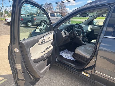 Used 2011 Chevrolet Traverse LTZ FWD image 11