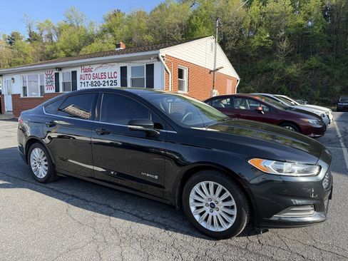 Used 2014 Ford Fusion SE FWD image 3