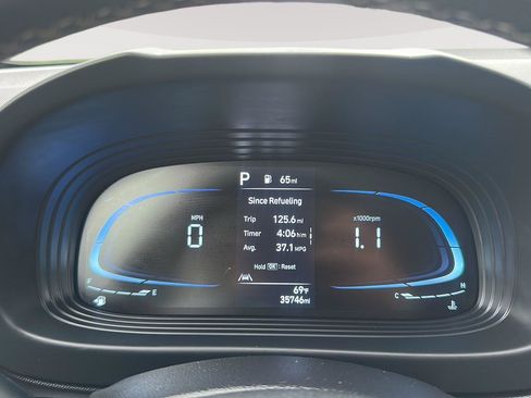 Certified 2023 Hyundai Venue SEL FWD image 24