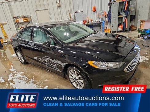 Used 2017 Ford Fusion SE image 7