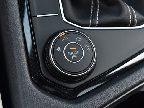 New 2026 Volkswagen Taos SE image 17