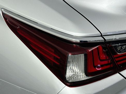 Used 2019 Lexus ES 350 w/ Premium Package FWD image 34