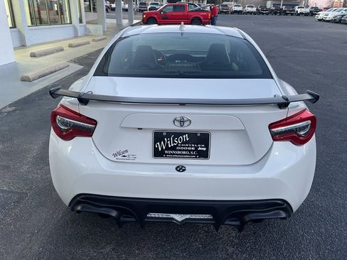 Used 2017 Toyota 86 image 7