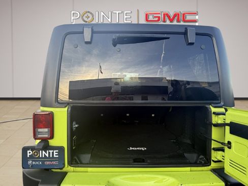 Used 2016 Jeep Wrangler Unlimited Sahara w/ Connectivity Group image 31