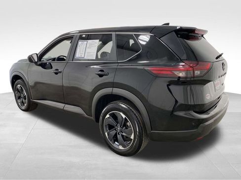 Used 2024 Nissan Rogue SV image 4