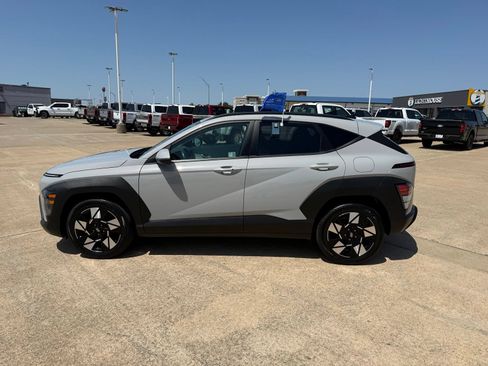 Used 2025 Hyundai Kona SEL FWD image 8