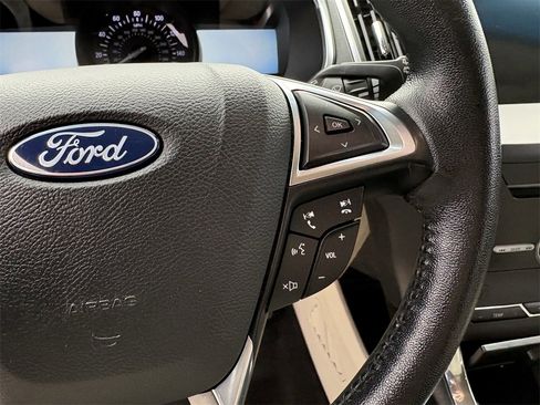 Used 2019 Ford Edge Titanium image 34