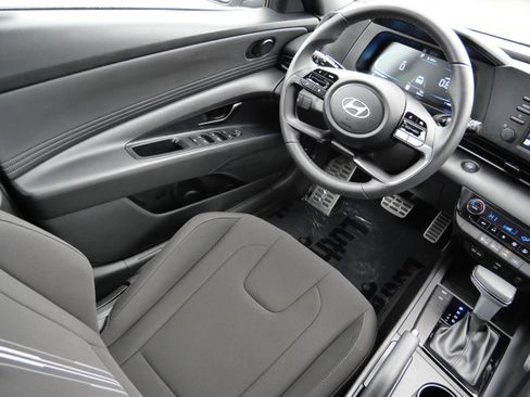 Certified 2025 Hyundai Elantra Sport image 9