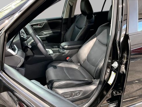 Used 2023 Toyota RAV4 XLE w/ Convenience Package AWD/4WD image 8
