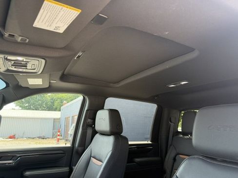 Used 2024 GMC Sierra 2500 AT4 w/ AT4 Premium Plus Package AWD/4WD image 10