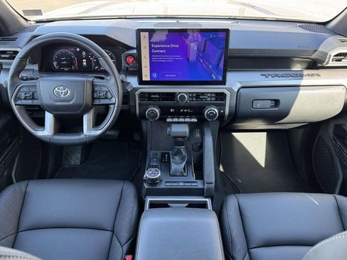 Used 2025 Toyota Tacoma TRD Off-Road image 2