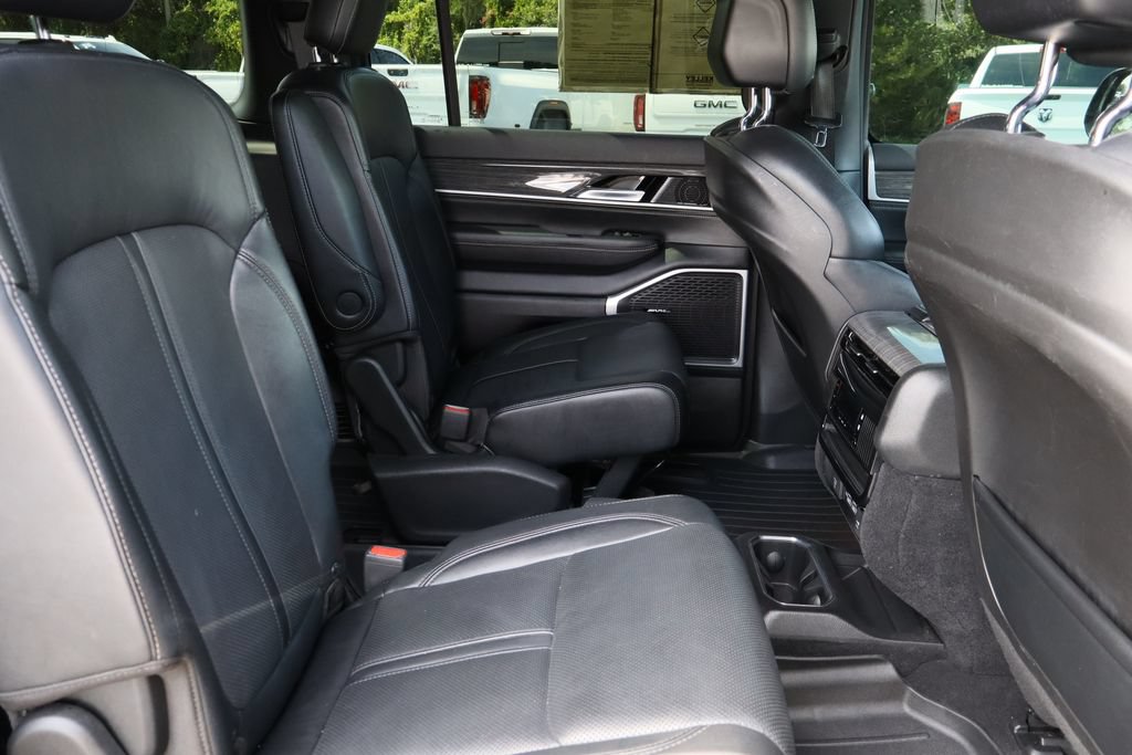 Used 2022 Jeep Wagoneer Series III w/ Flexible Seating Group RWD image 31
