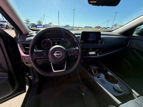 Used 2023 Nissan Rogue S image 14