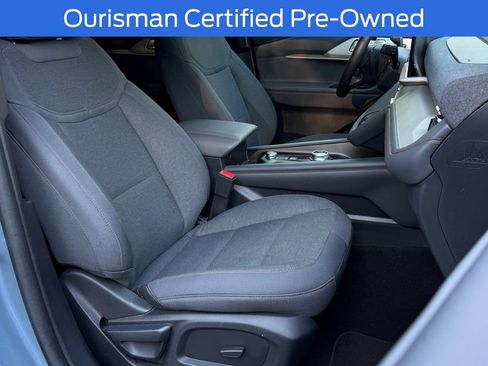 Used 2025 Ford Explorer Active AWD/4WD image 13