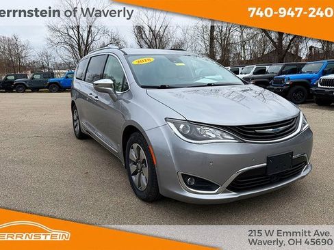 Used 2018 Chrysler Pacifica Limited w/ Advanced Safetytec Group image 24