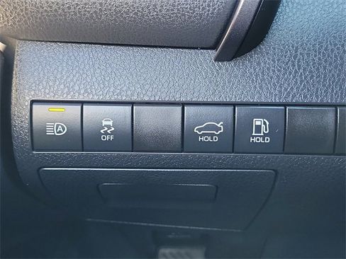 Used 2020 Toyota Camry SE image 17
