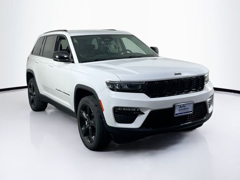 Used 2023 Jeep Grand Cherokee Limited w/ Black Appearance Package AWD/4WD image 3