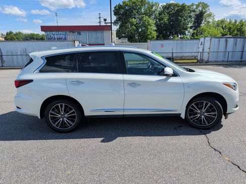 Used 2019 INFINITI QX60 Luxe w/ Sensory Package AWD/4WD image 3