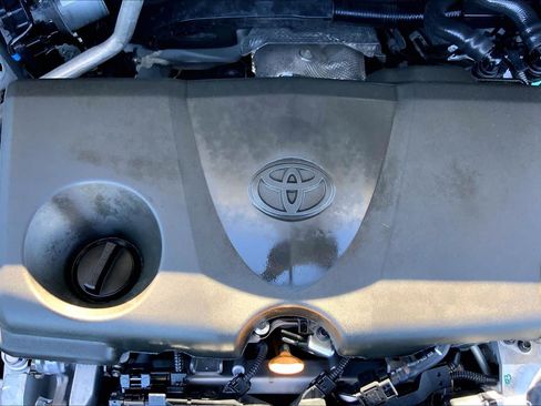 Certified 2025 Toyota RAV4 XLE FWD image 32
