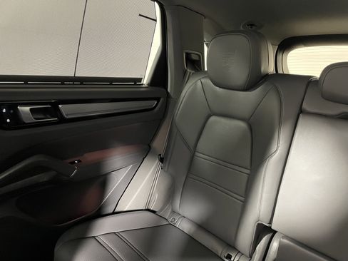 Certified 2023 Porsche Cayenne Platinum Edition AWD/4WD image 15