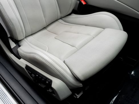 Used 2016 BMW M6 Convertible w/ Executive Package image 39