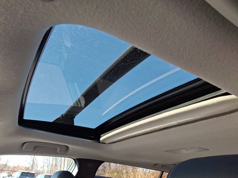 Used 2022 Toyota Corolla Cross XLE w/ Convenience Package image 14