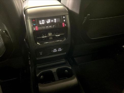 Used 2023 Jeep Grand Cherokee L Limited AWD/4WD image 11