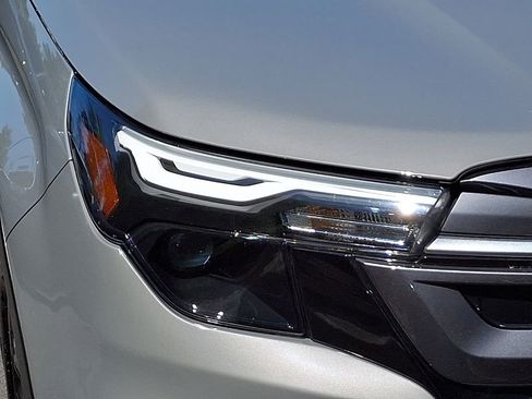 Used 2025 Subaru Forester Premium AWD/4WD image 9
