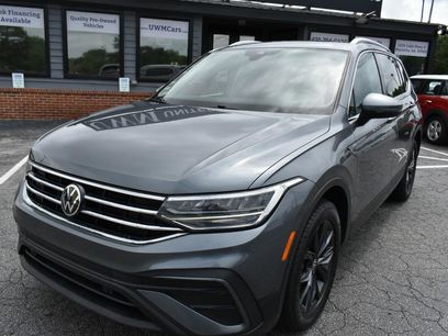 Used 2023 Volkswagen Tiguan SE w/ Panoramic Sunroof Package