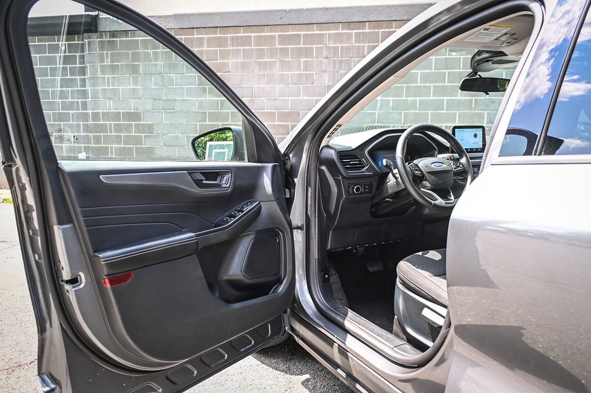 Used 2025 Ford Escape Active w/ Cold Weather Package AWD/4WD image 7