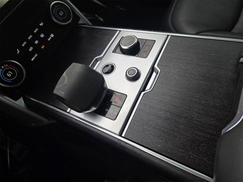 Used 2023 Land Rover Range Rover SE image 20