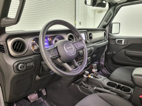 Used 2020 Jeep Gladiator Sport image 28