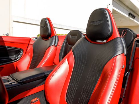 Used 2019 Aston Martin DB11 Volante image 45