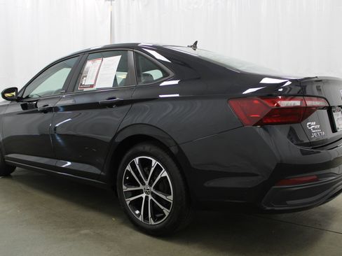 Used 2024 Volkswagen Jetta Sport FWD image 8