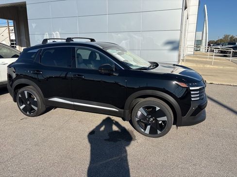 New 2025 Nissan Kicks SR FWD image 1