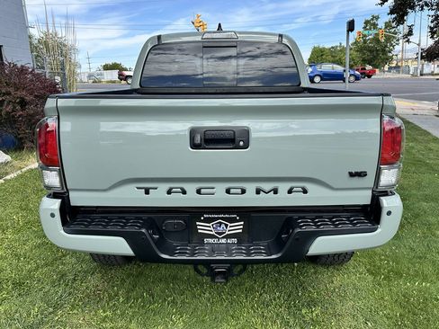 Used 2022 Toyota Tacoma TRD Off-Road w/ Technology Package AWD/4WD image 8