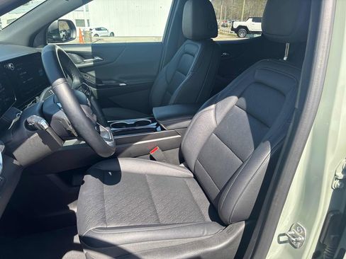 Used 2025 Chevrolet Equinox LT w/ Convenience Package II image 12