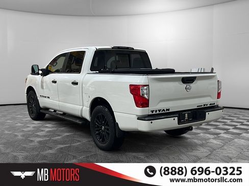Used 2018 Nissan Titan SV image 7