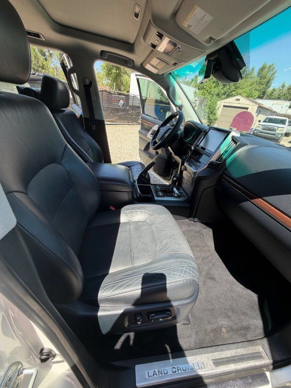 Used 2016 Toyota Land Cruiser AWD/4WD image 27