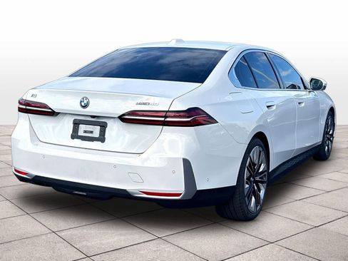 Used 2024 BMW i5 eDrive40i w/ M Sport Package RWD image 9