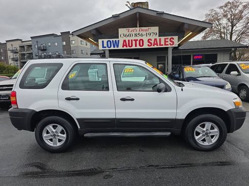 Used 2006 Ford Escape XLS AWD/4WD image 2